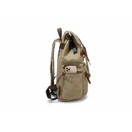 Canvas oldschool backpack with a flap