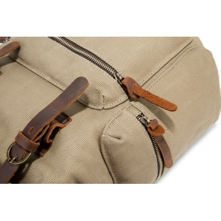 Canvas oldschool backpack with a flap