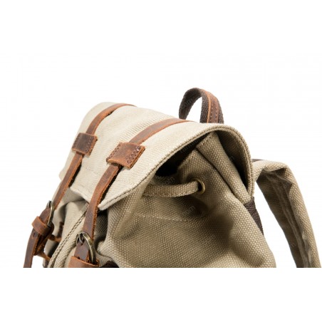 Canvas oldschool backpack with a flap